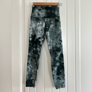 Lululemon high rise align legging excellent condition.